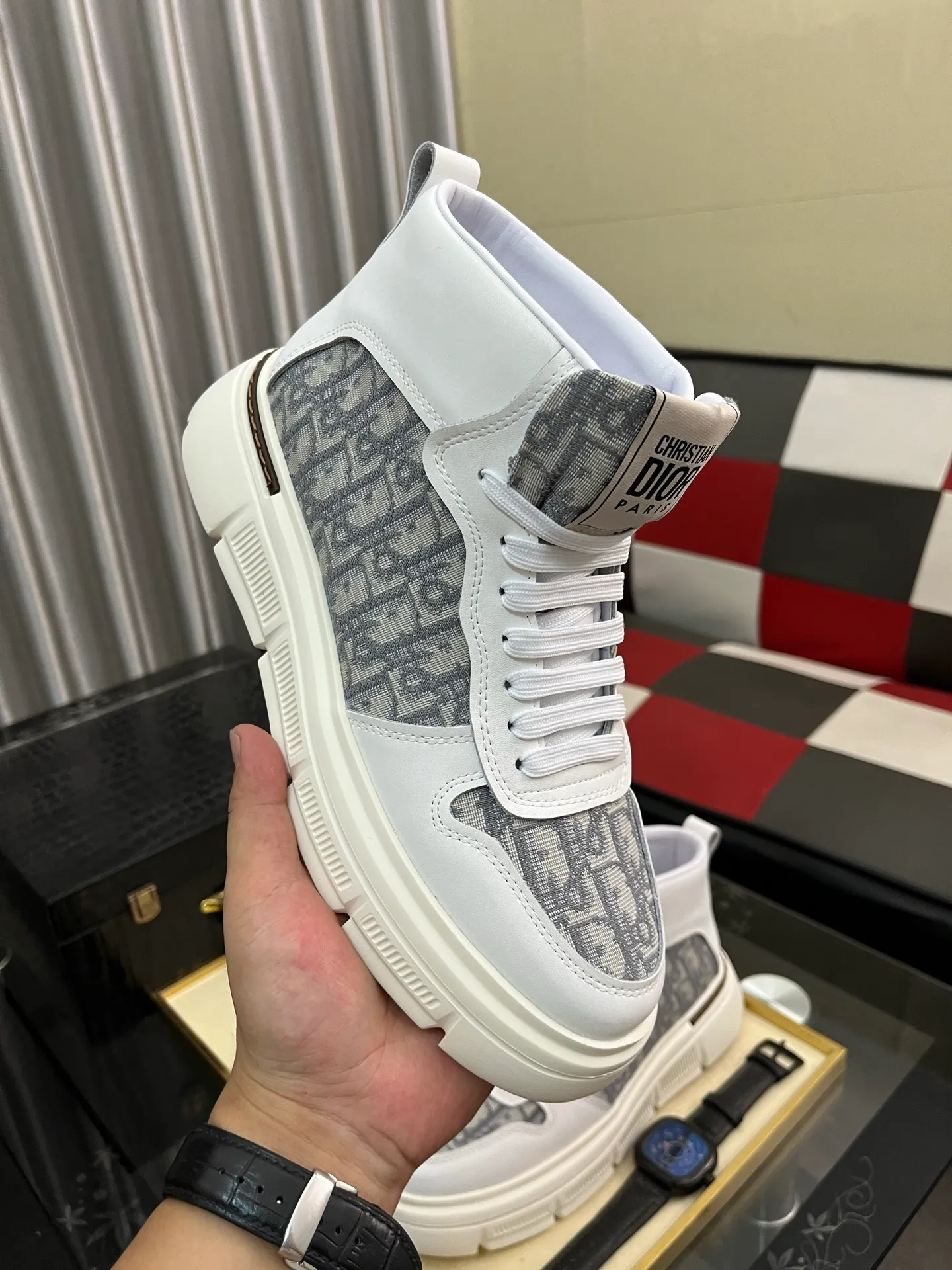 Men's shoes💰420⌚️⌚️[Dior] Dior's new men's genuine leather casual shoes, the highest version on the market, any comparison is welcome🆚! The original leather has excellent texture and is super high-end! Fetal sheep net lining imported from Italy, removable pad! Luxurious materials and fine workmanship, highly recommended! Code number: 38-442️⃣Colors available